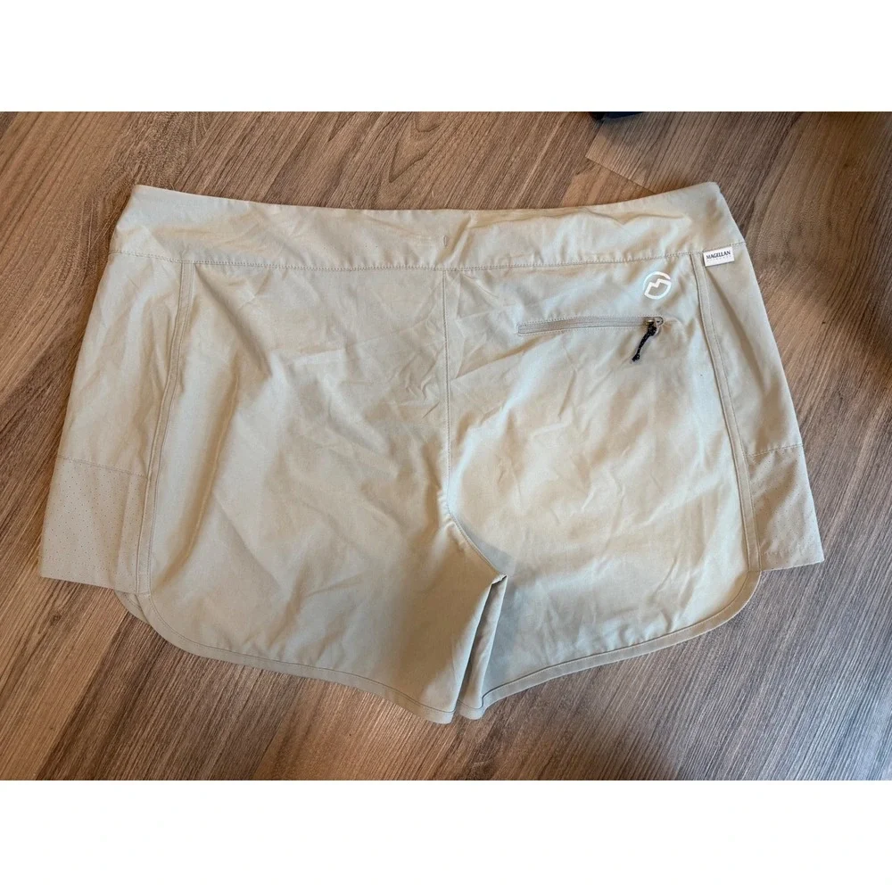 Magellan Outdoors Fish Gear Shorts Womens XXL Khaki Water Repellent Hiking Fish